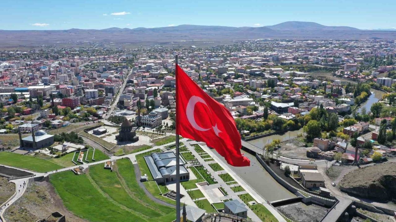 Komşuları Milyon Dolar Satarken Kars Sınırda Kaldı!