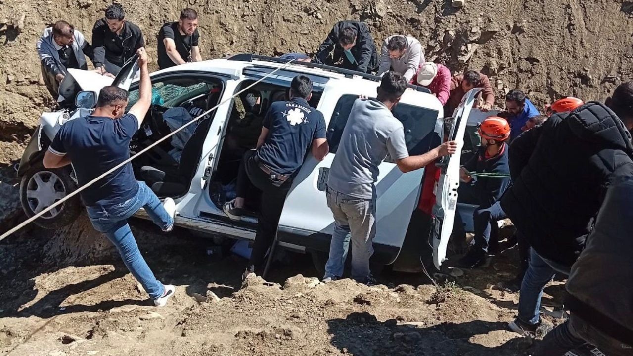 Muş'ta Korkunç Kaza: Kontrolden Çıkan Otomobil Çaya Düştü