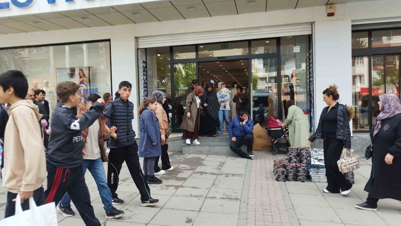 Muş’ta Kurban Bayramı Mesaisi: Rengarenk Şeker Tezgahları Doldu Taştı