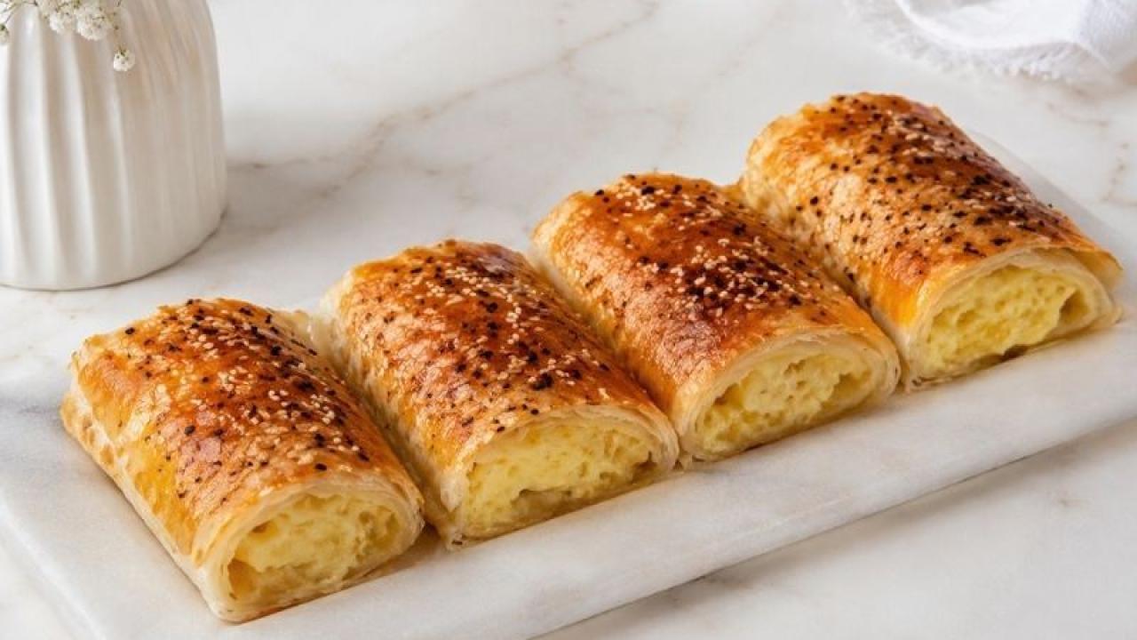 Patatesli Kaşarlı Rulo Börek Tarifi