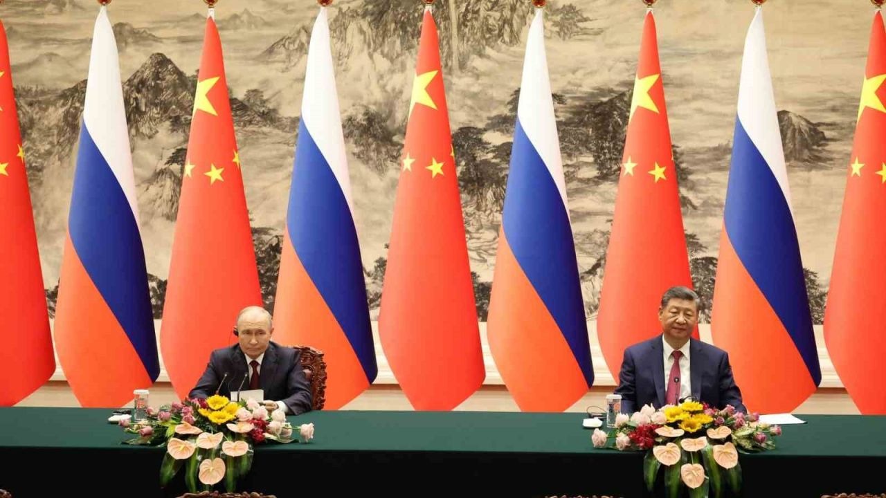 Pekin'de Tarihi Zirve: Putin ve Xi 25 Yıllık Dostluk Anlaşmasını Uzattı