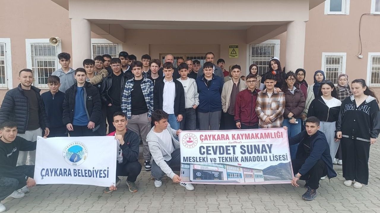 Trabzon’dan Van’a Gönül Köprüsü: Çaykaralı Öğrenciler Kardeş Okullarını Ziyaret Etti