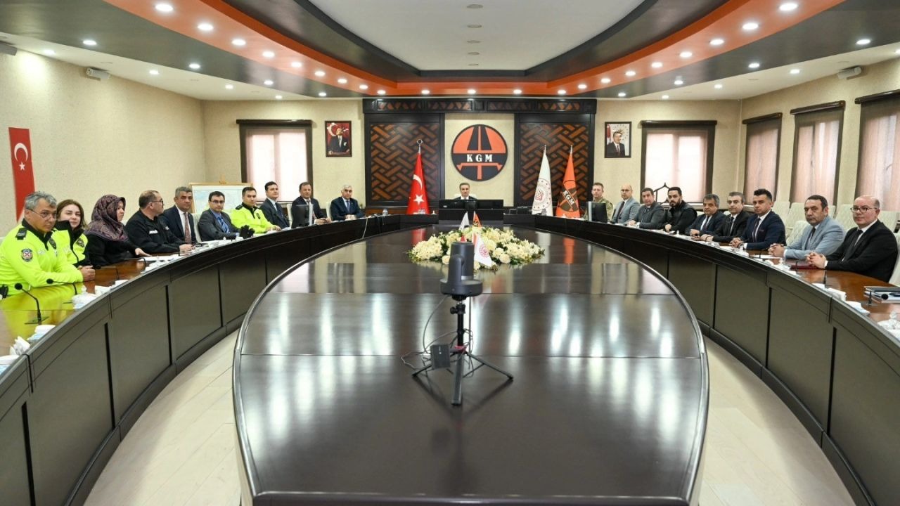 Vali Baruş Açıkladı: Erzurum'da Trafik Kazalarını Azaltacak Akıllı Kamera Dönemi