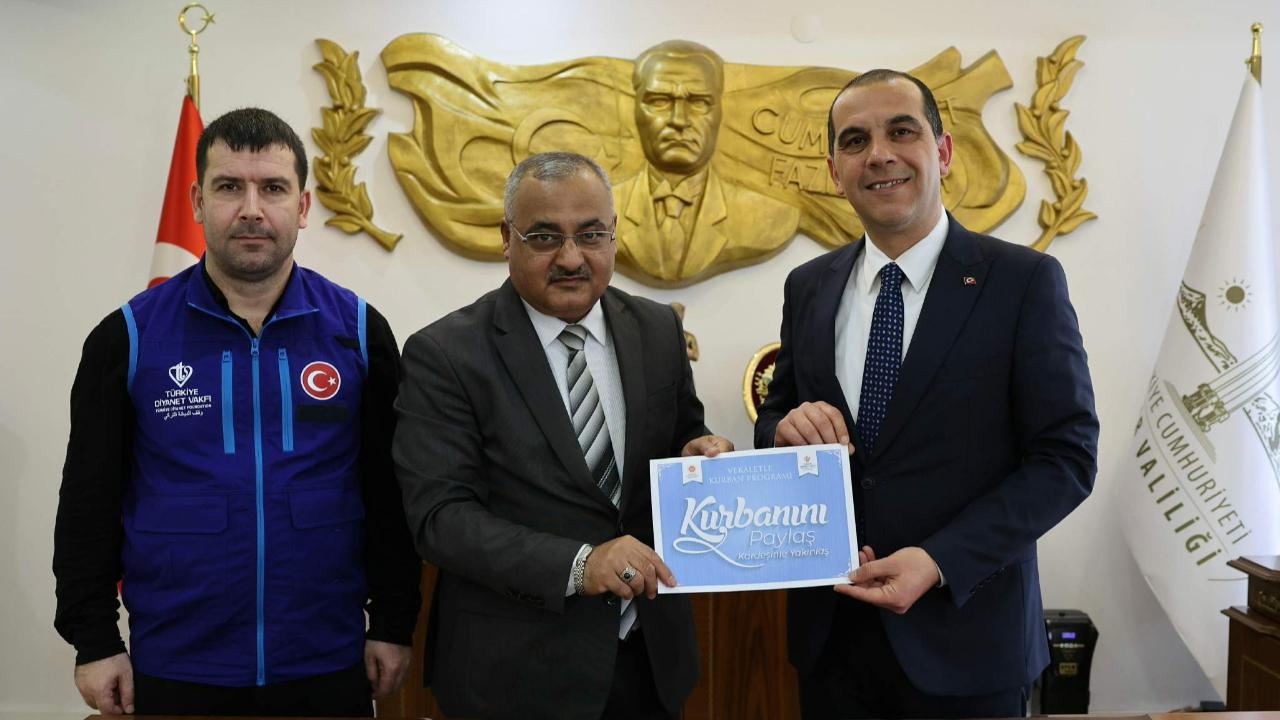 Vali Taşolar'dan Anlamlı Bağış: Kurban Vekaletini Verdi