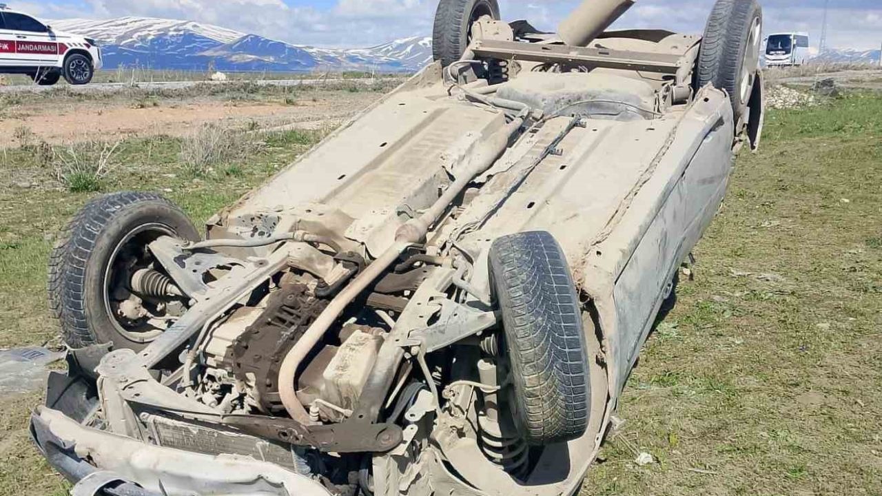 Van Çaldıran'da Korkutan Kaza: Otomobil Takla Attı, 2 Yaralı