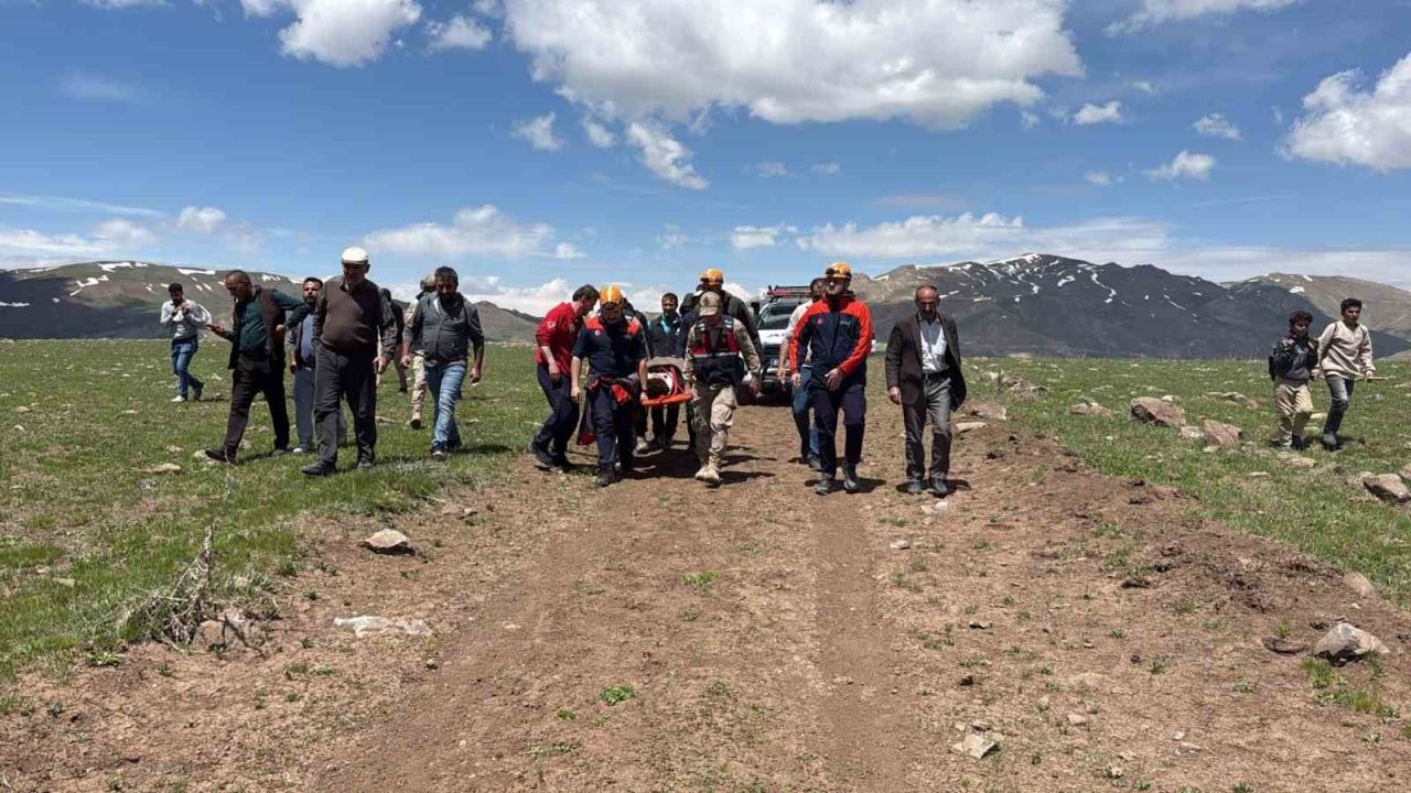 Van’da Kayalıklardan Düşen 14 Yaşındaki Çocuk İçin Kurtarma Operasyonu