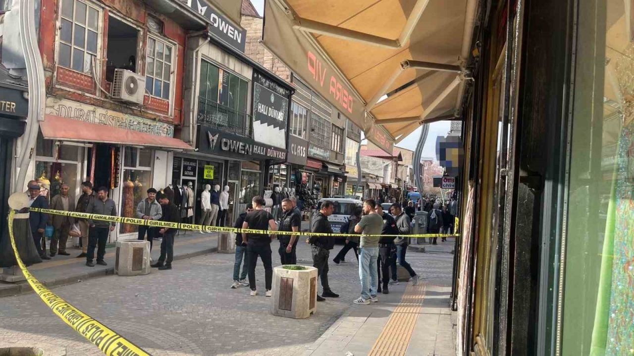 Van’da Sokak Ortasında Silahlı Saldırı: Kanlar İçinde Yere Yığıldı