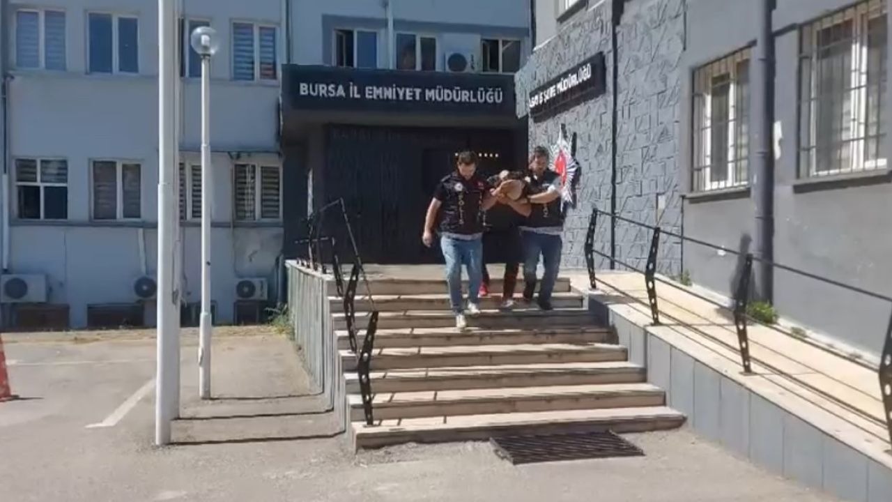 33 Yıl Cezası Vardı, Polisleri Görünce Kayısı Topladı