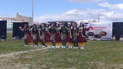 Kars’ta Anadolu’nun Ritmi Yankılandı: KAFKAS Projesi Halk Oyunları Şenliği Büyüledi