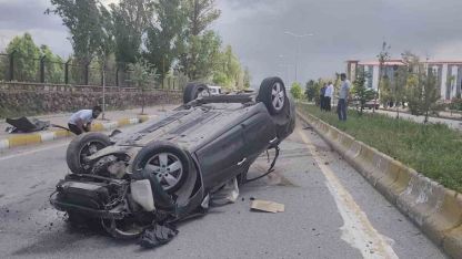 Patnos’ta Korkutan Kaza: Kontrolden Çıkan Otomobil Orta Refüje Çarparak Takla Attı