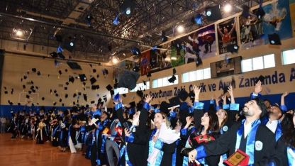 Sarıkamış’ta Mezuniyet Coşkusu: Spor Bilimleri Fakültesi Öğrencileri Kep Attı