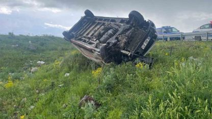 Kars-Ardahan Karayolunda Korkutan Kaza: Kontrolden Çıkan Araç Şarampole Devrildi