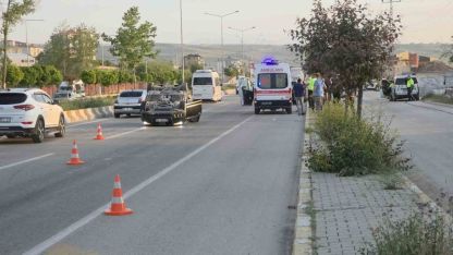 Son Dakika: Van'da Kontrolden Çıkan Otomobil Takla Attı, Bölgeye Ekipler Sevk Edildi