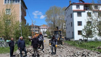 Hanak'ta Altyapı Atakları: Kilit Parke Taşı Çalışmaları Başladı
