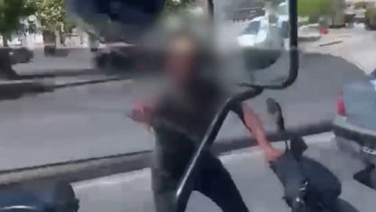 Kask Fırlatıp Yumruk Attı, 405 bin TL Cezayı Yedi: Ehliyetine El Konuldu