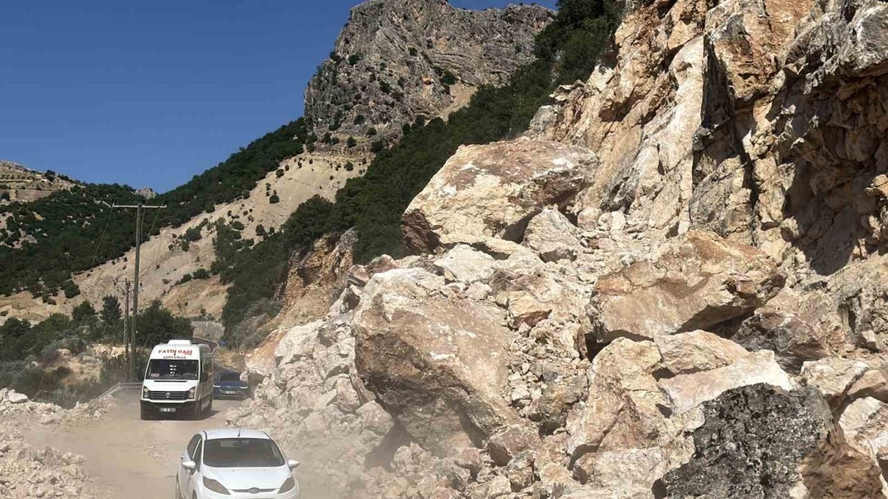 Adıyaman- Çelikhan Karayolunda heyelan