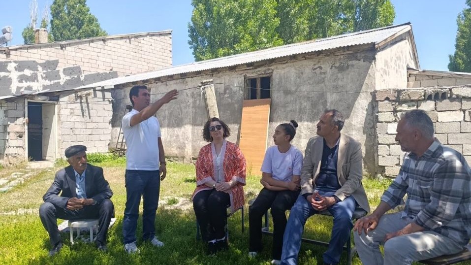 Ağrı Valisi Söz Verdi: Yanan O Ev Yeniden Yapılacak