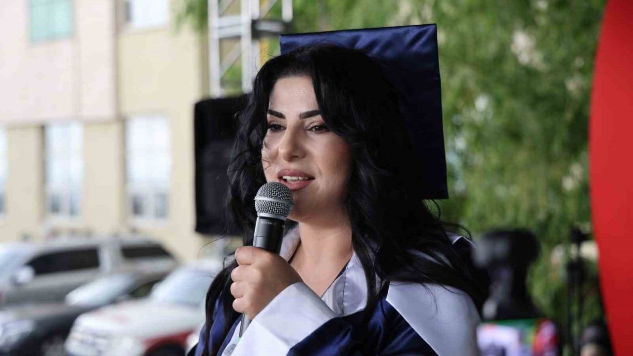 Azmin Zaferi: Iğdır Üniversitesi Birincisi Emine Güneş Hem TÜBİTAK Hem ÜNİDES Projeleriyle İlki Başardı