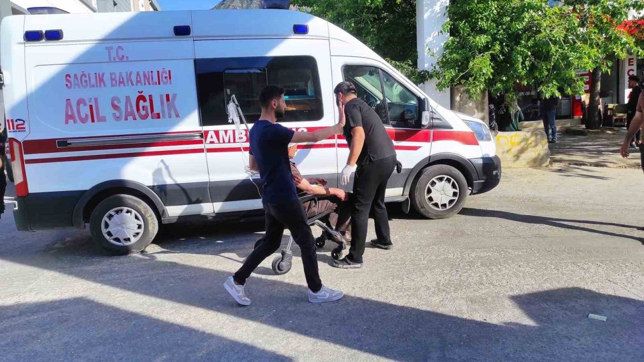 Batman'da Taşlı Sopalı Meydan Kavgası: 12 Yaralı var