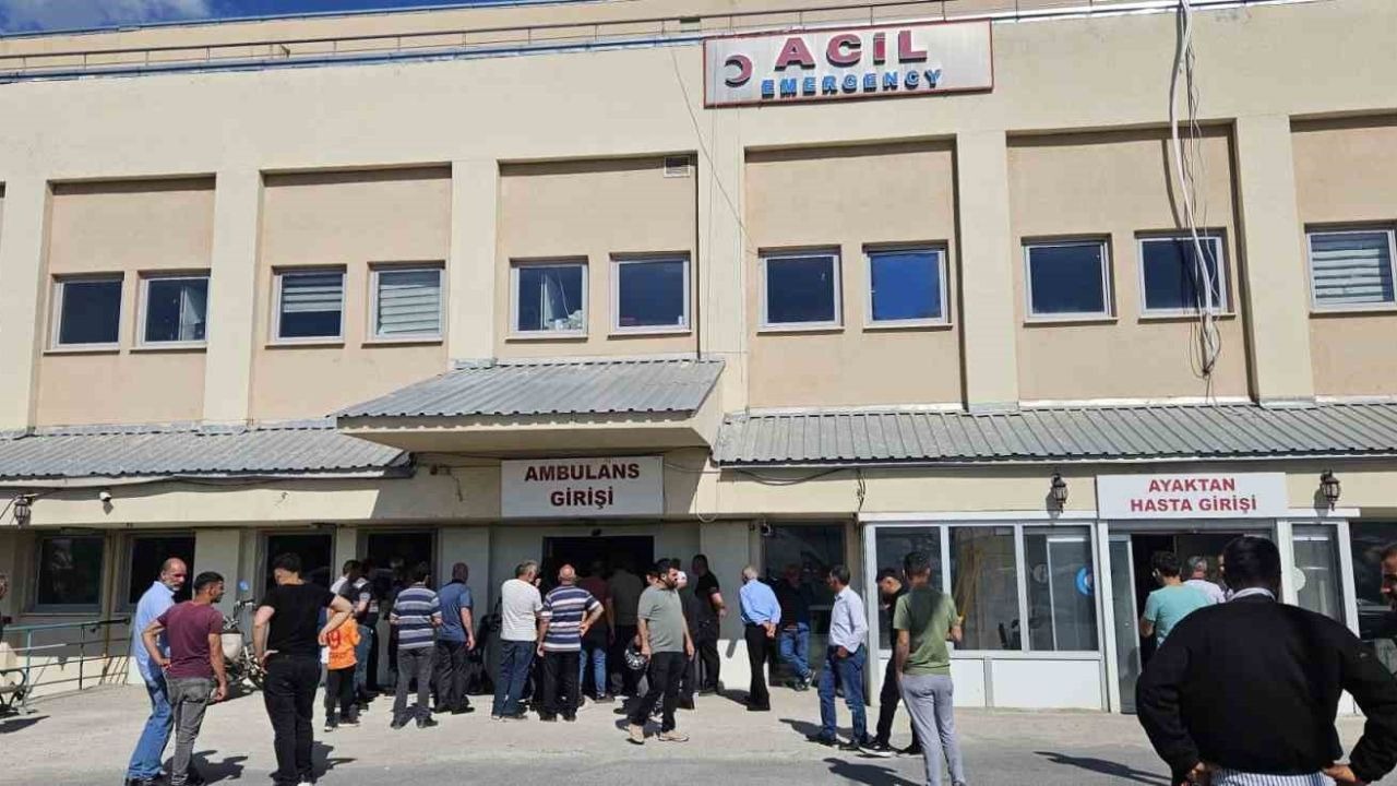 Bulanık'ta Minibüsle Motosiklet Çarpıştı: 1 Ölü, 1 Ağır Yaralı