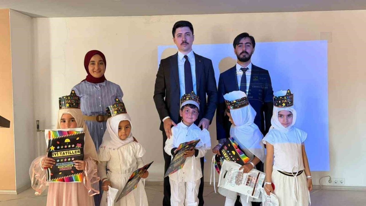 Digor'da Miniklerin Mezuniyet Coşkusu: Kaymakam Kahraman Yıl Sonu Programına Katıldı