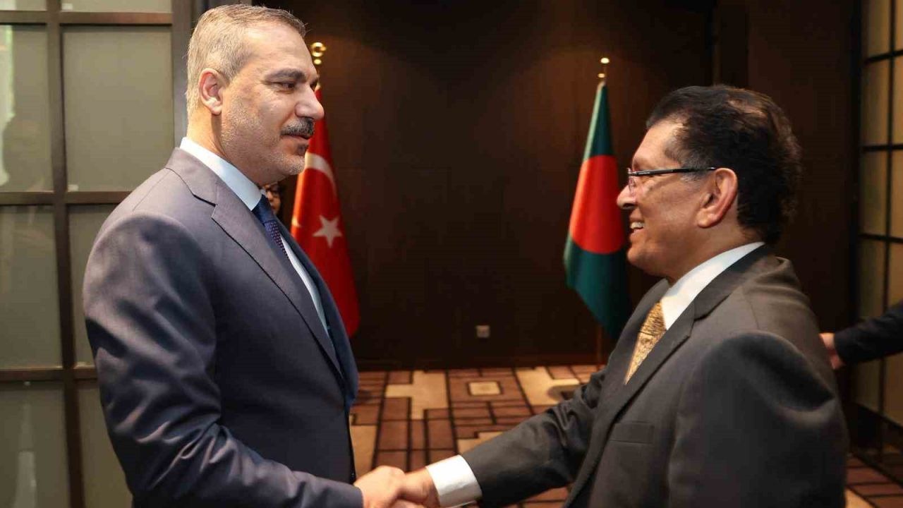 Dışişleri Bakanı Hakan Fidan Bangladeş'te: Dakka'da Kritik Zirve Başladı