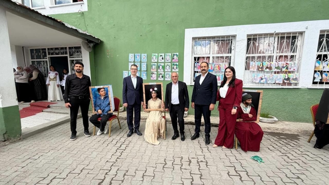 Diyadin’de Genç Yeteneklerin Gurur Günü: Atatürk Ortaokulu’ndan Dev Yıl Sonu Sergisi