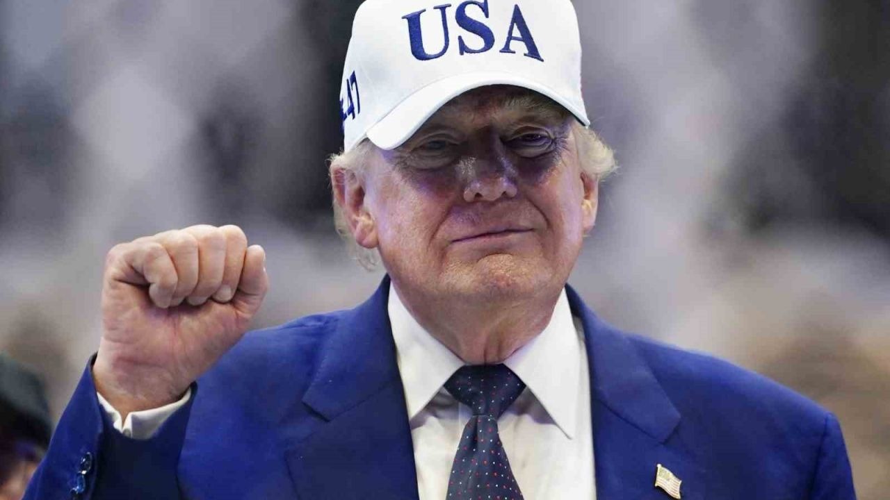 Donald Trump'tan Hürmüz Boğazı Açıklaması: Petrol Gemileri Geçişe Başladı