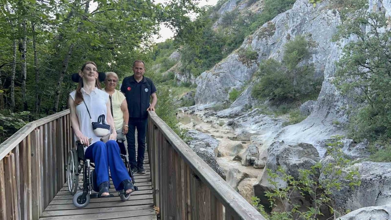 Dünyanın En Uzun Boylu Kadını Rumeysa Gelgi Kastamonu’da: Horma Kanyonu’na Hayran Kaldı