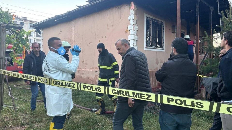 Erzincan'da Ev Yangını Faciası: Emekli Öğretmenden Acı Haber