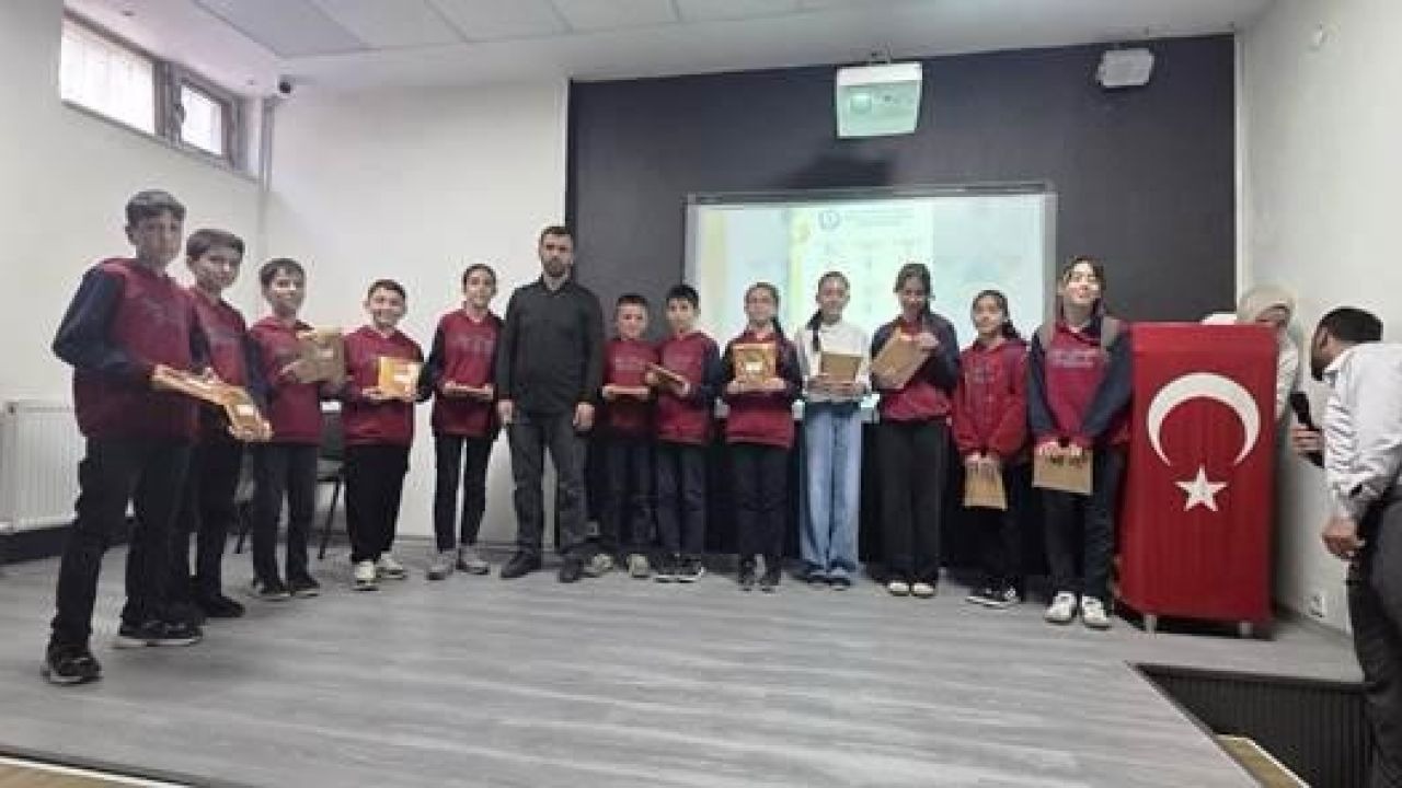 Erzurum’da Anlamlı Yarışma: Doğumunun 1500. Yılında Hz. Muhammed Bilgi Yarışması Ödülleri Dağıtıldı