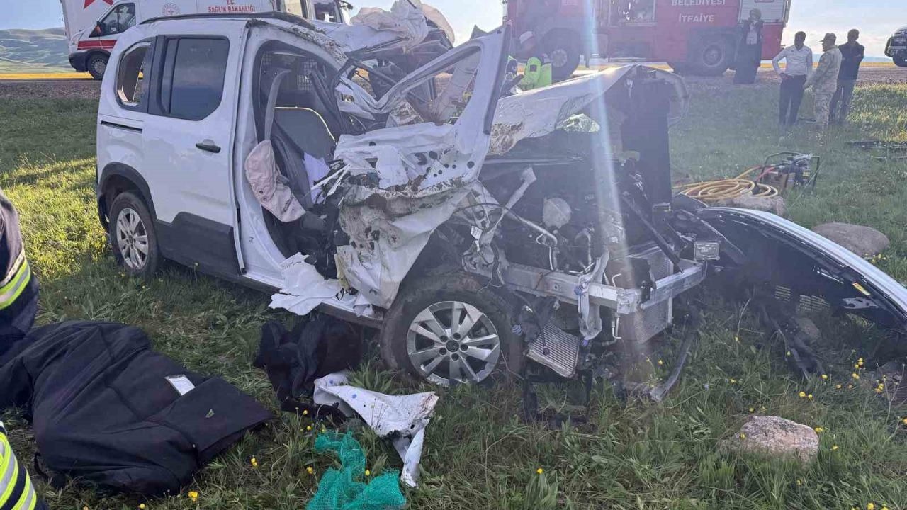 Erzurum’da Katliam Gibi Kaza: Takla Atan Araçta 1'i Bebek 3 Kişi Hayatını Kaybetti