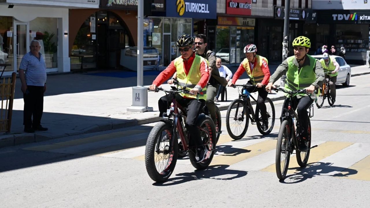 Erzurum’da Sağlıklı Yaşam İçin Pedalladılar: 13. Geleneksel Yeşilay Bisiklet Turu Düzenlendi