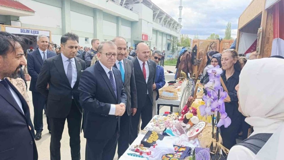 Hayat Boyu Öğrenme Haftası: Kars'ta El Emeği Eserler Podyumda