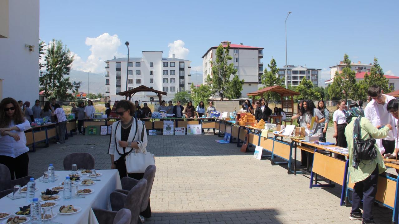 Haydar Aliyev Fen Lisesi'nde Bilim Şöleni! Öğrencilerin Projeleri Göz Doldurdu