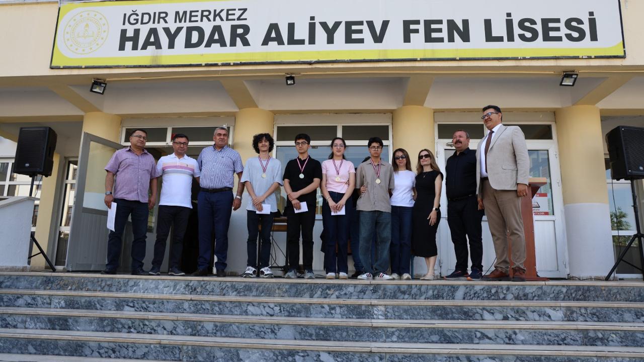 Iğdır Haydar Aliyev Fen Lisesi'nde Karne Sevinci