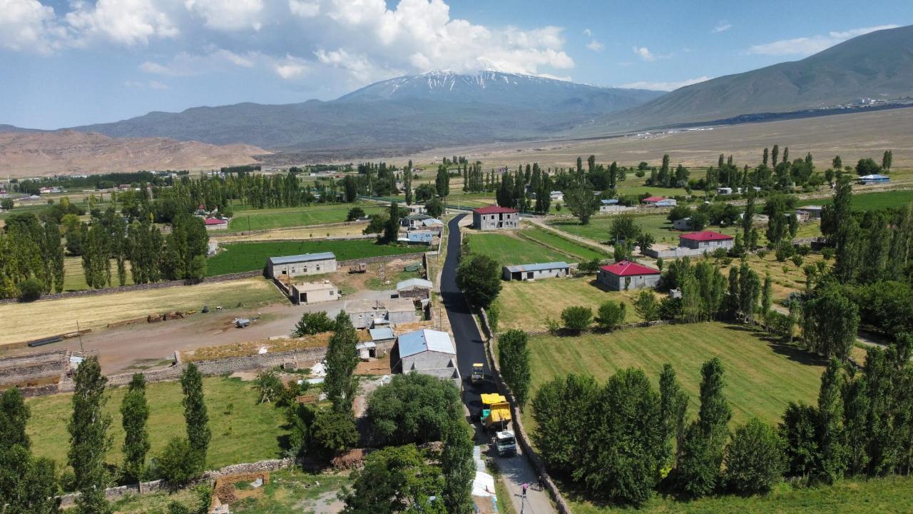 Iğdır'da Ağrı Dağı Manzaralı Yeni Asfalt Yol Havadan Görüntülendi
