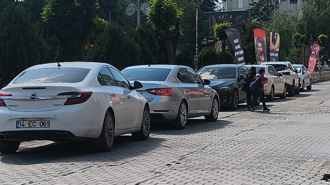Iğdır'da Araç Sayısı Rekora Koşuyor: Sokaklar Otoparka Döndü!