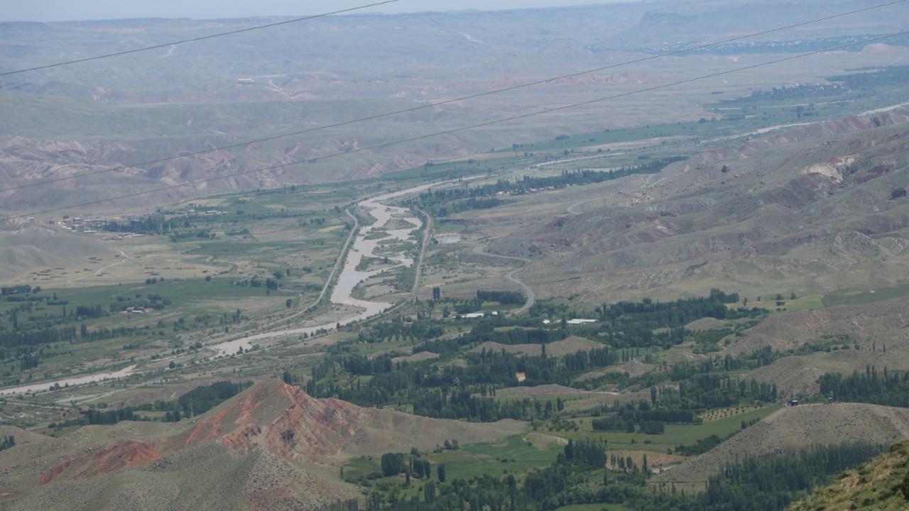 Iğdır'da Aras Vadisi'nin Eşsiz Güzelliği Drone ile Görüntülendi