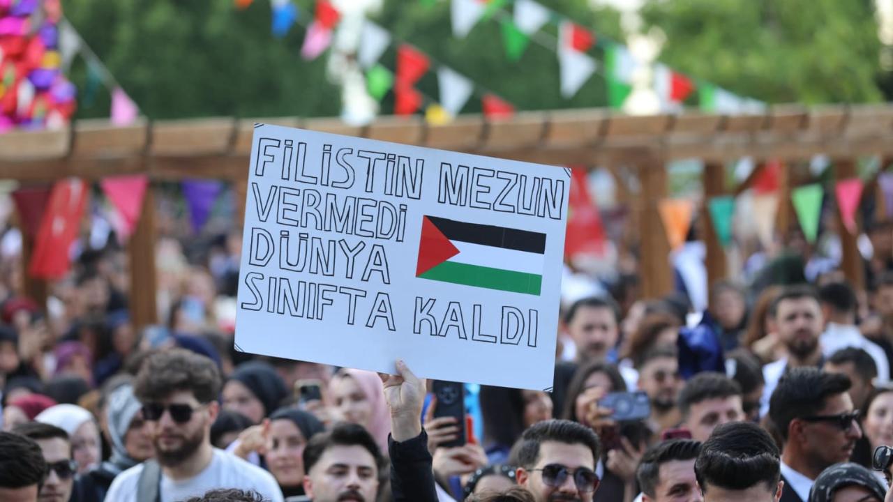 Iğdır’da Binlerce Öğrencinin Arasından Yükselen Ses: “Filistin Mezun Vermedi...”