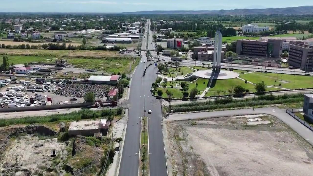 Iğdır'da Diş Hastanesinden Kılıçlar Anıtına Asfalt Serimi Tamamlandı