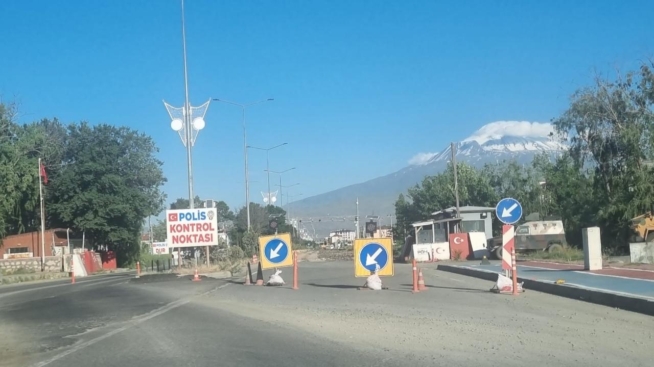 Iğdır'da Evran Paşa Caddesi'nde Yol Yenileme Çalışmaları Sürüyor