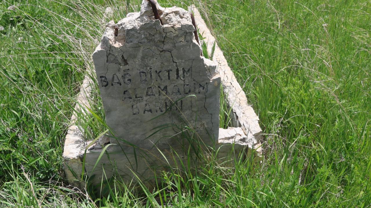 Iğdır'da Mezar Taşındaki Sözler Yürek Burktu: Bir Annenin Hüznü Taşa Kazındı