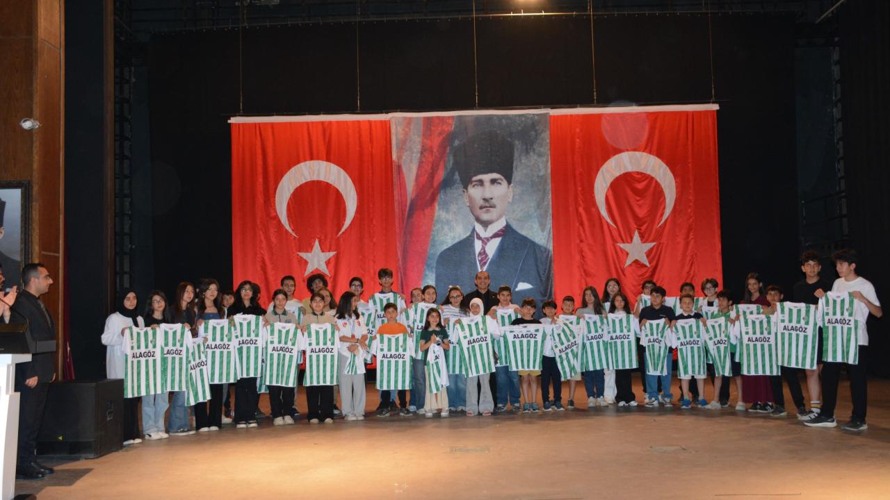 Iğdır’ın Başarı Töreni’nde 750 Öğrenci Ödüllendirildi