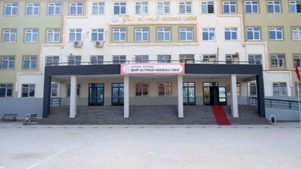 Karne günü bıçaklanan 10’uncu sınıf öğrencisi kurtarılamadı