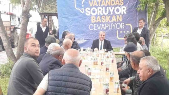 Kars Akyaka'da "Halk Günü" Buluşması: Vatandaş Sordu, Başkan Toptaş Cevapladı