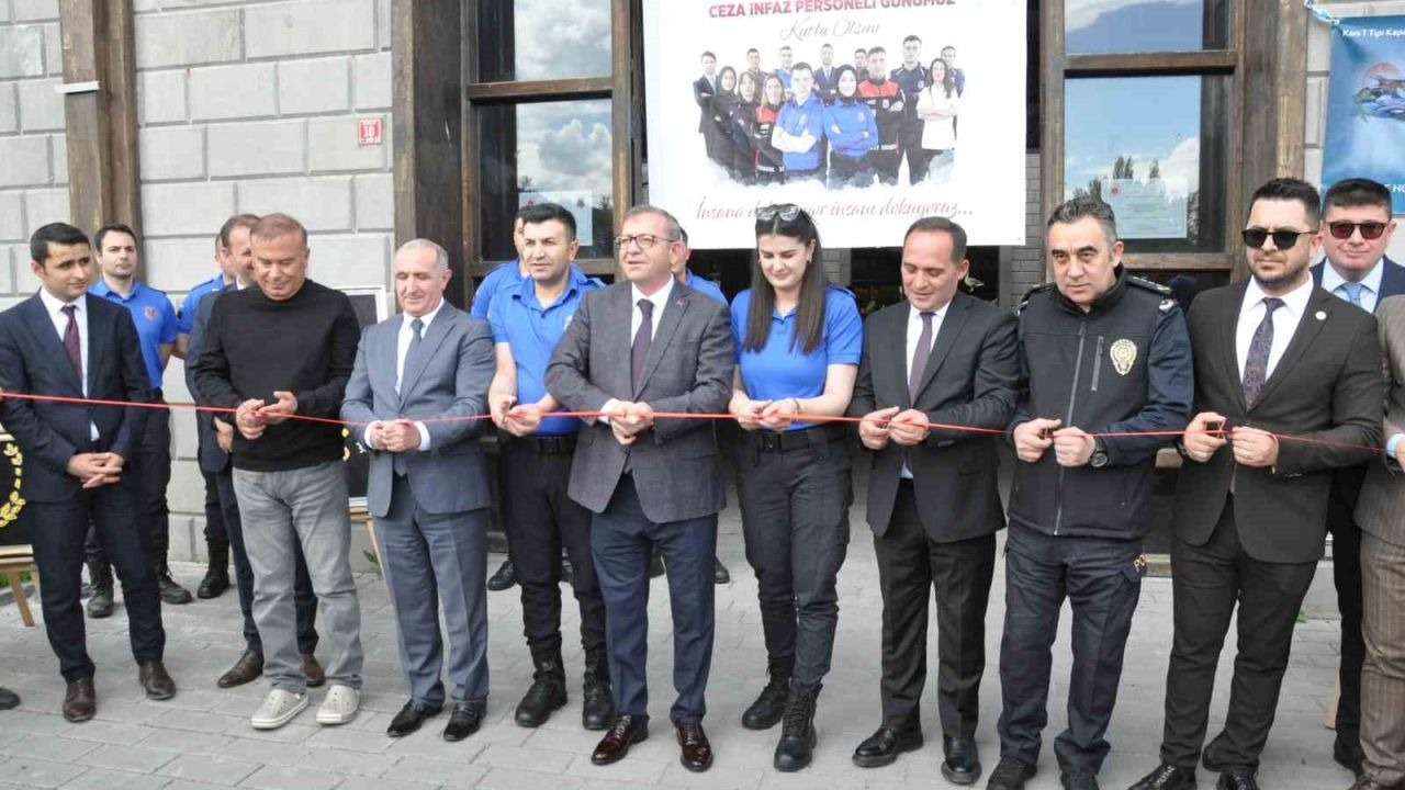 Kars’ta Anlamlı Sergi: Cezaevindeki Hükümlülerin El Emeği Eserleri Görücüye Çıktı