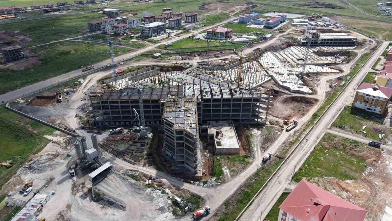 Kars’ta Dev Sağlık Üssü Yükseliyor: 500 Yataklı Bölge Hastanesi İnşaatı Tam Gaz