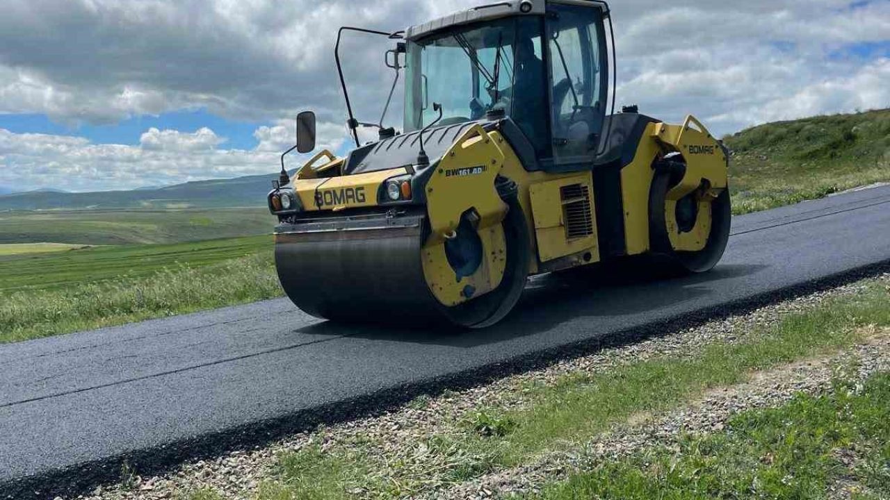 Kars’ta Köy Yollarına Şehir Konforu: Arpaçay Meliköy Sıcak Asfalta Kavuştu
