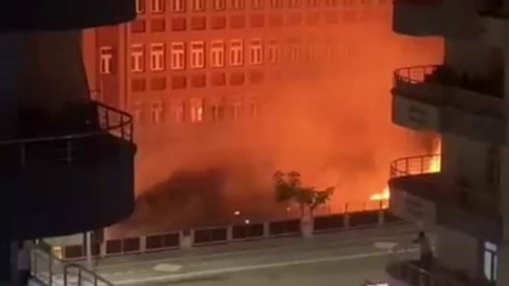 Kayapınar'da Havai Fişek Dehşeti: Okul Bahçesi Alev Alev Yandı